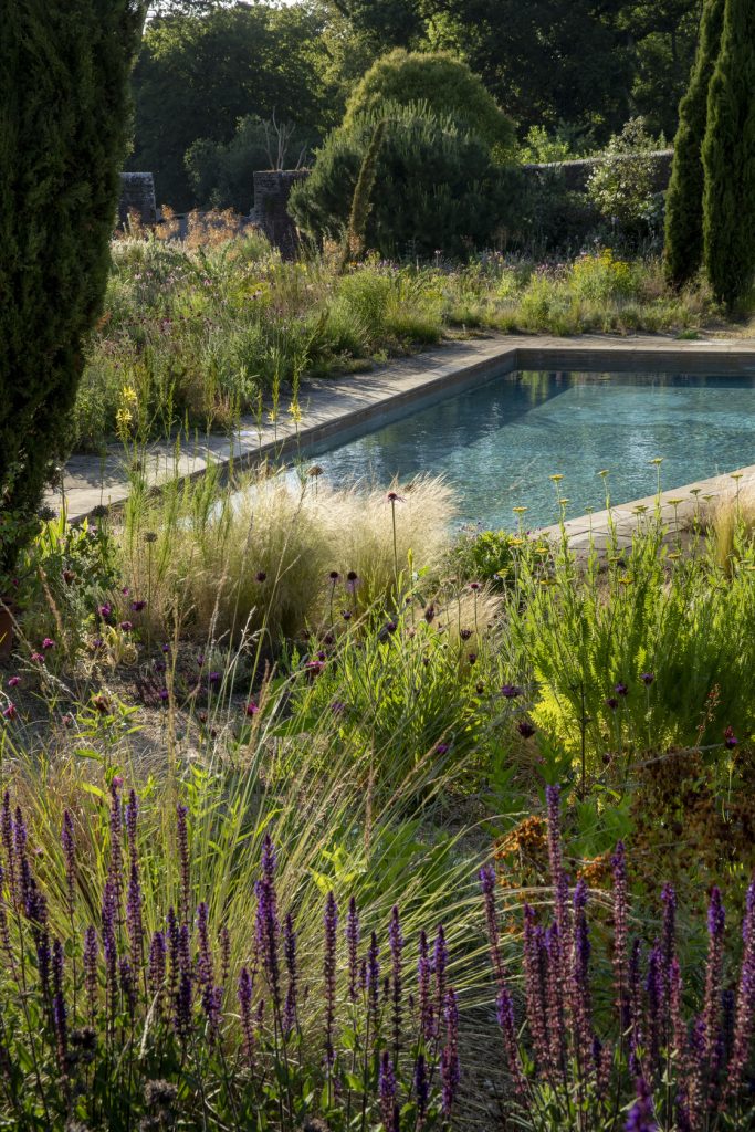 piscina del Walled Garden nel giardino murato di Knepp