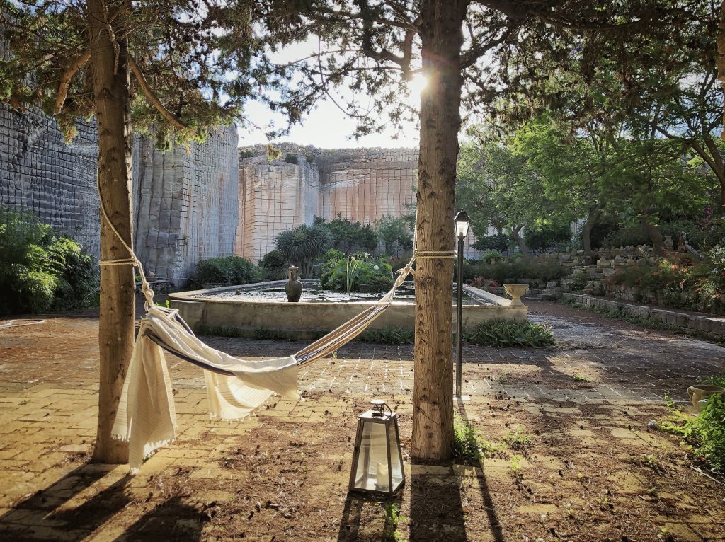 scorcio del giardino dell'impossibile a Favignana