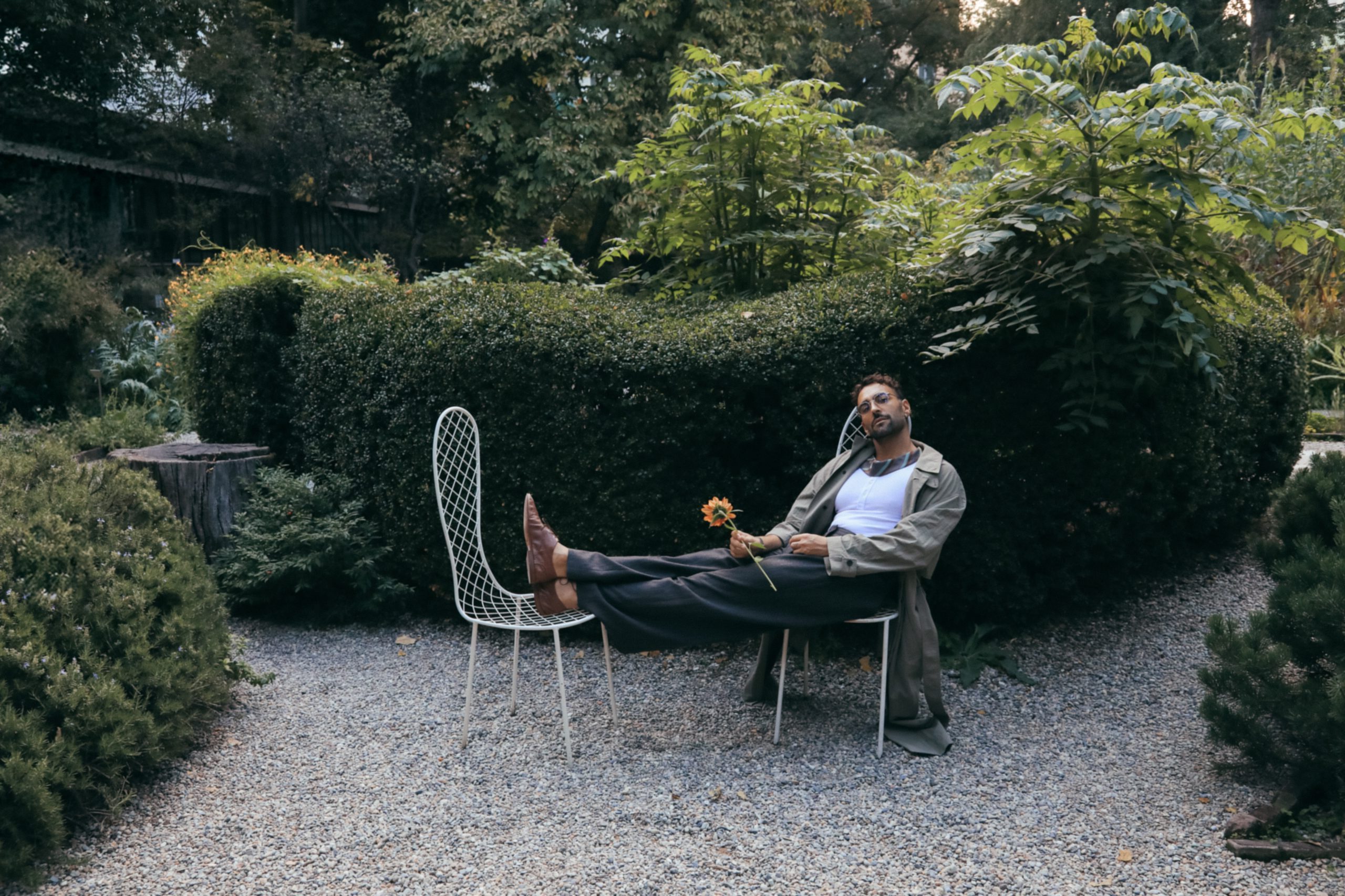 Marco Mengoni nell'Orto Botanico di Brera